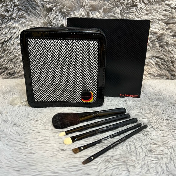 MAC Cosmetics Other - NIB MAC Herringbone Collection: 5 Basic Brush Set